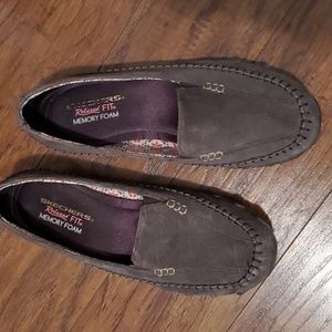 Skechers womens slipon shoes relaxed fit 8.5, choc brown